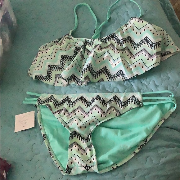 Trillium bikini Mint green black and white ruffle top like new see-threw… - Picture 4 of 10